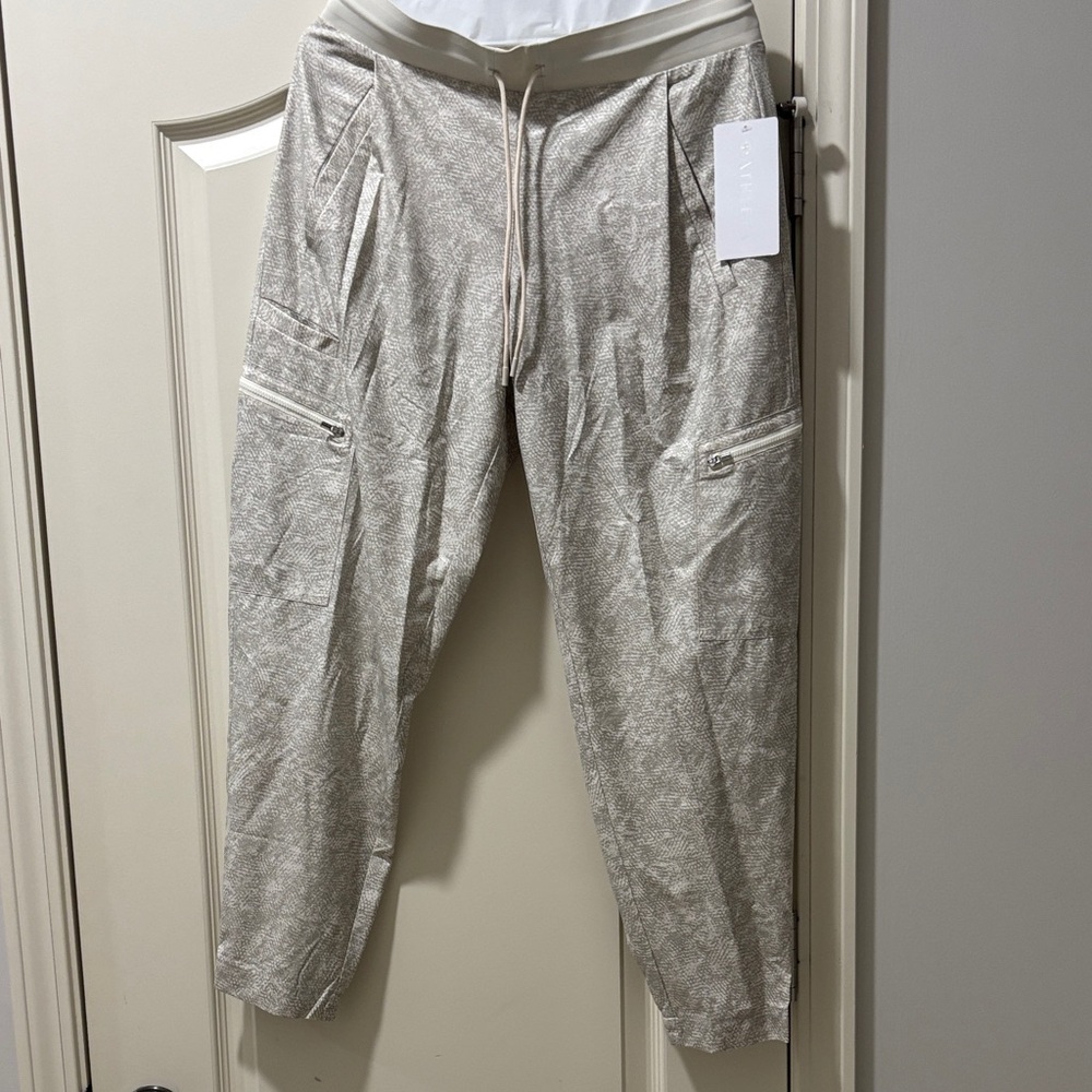 Athleta Women’s Gray Cargo Venture Printed Pants